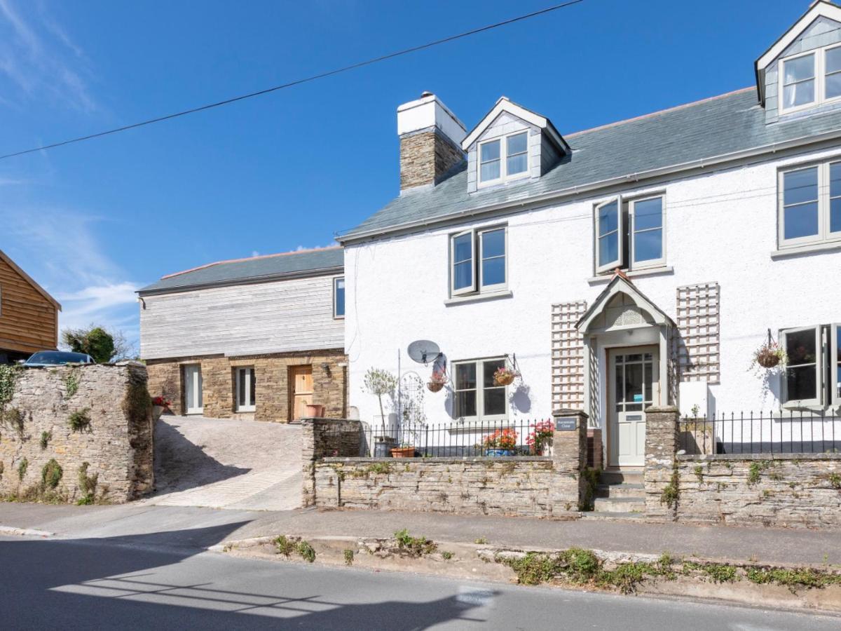Horsemans Close Kingsbridge  Exterior photo